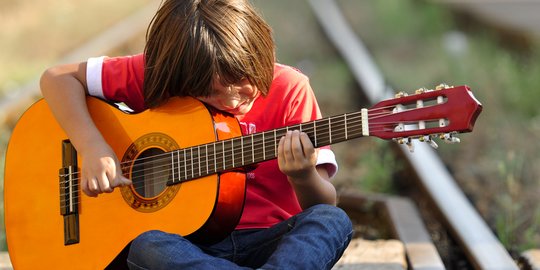  Manfaat Musik untuk Perkembangan Anak Sejak Dini